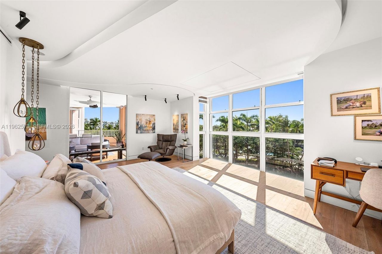 747 Crandon Blvd, Unit 409, Key Biscayne, FL 33149 Photo