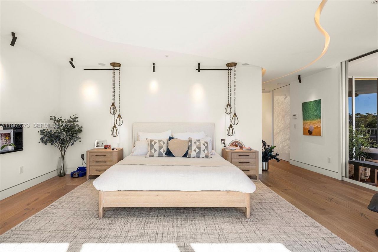 747 Crandon Blvd, Unit 409, Key Biscayne, FL 33149 Photo