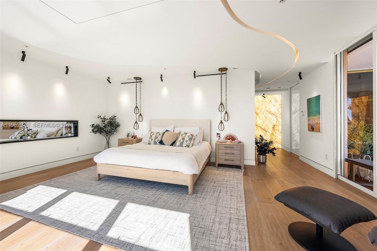 747 Crandon Blvd, Unit 409, Key Biscayne, FL 33149 Photo