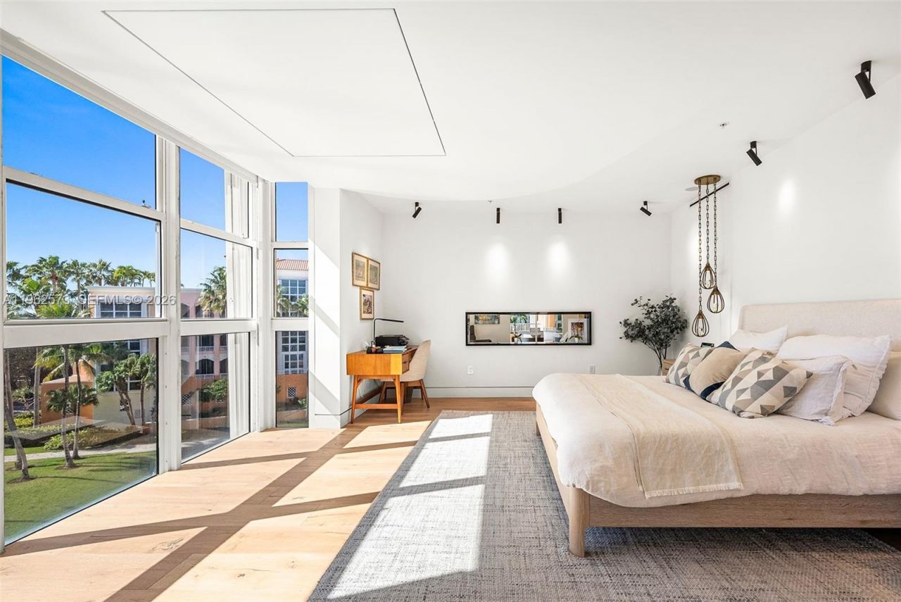 747 Crandon Blvd, Unit 409, Key Biscayne, FL 33149 Photo