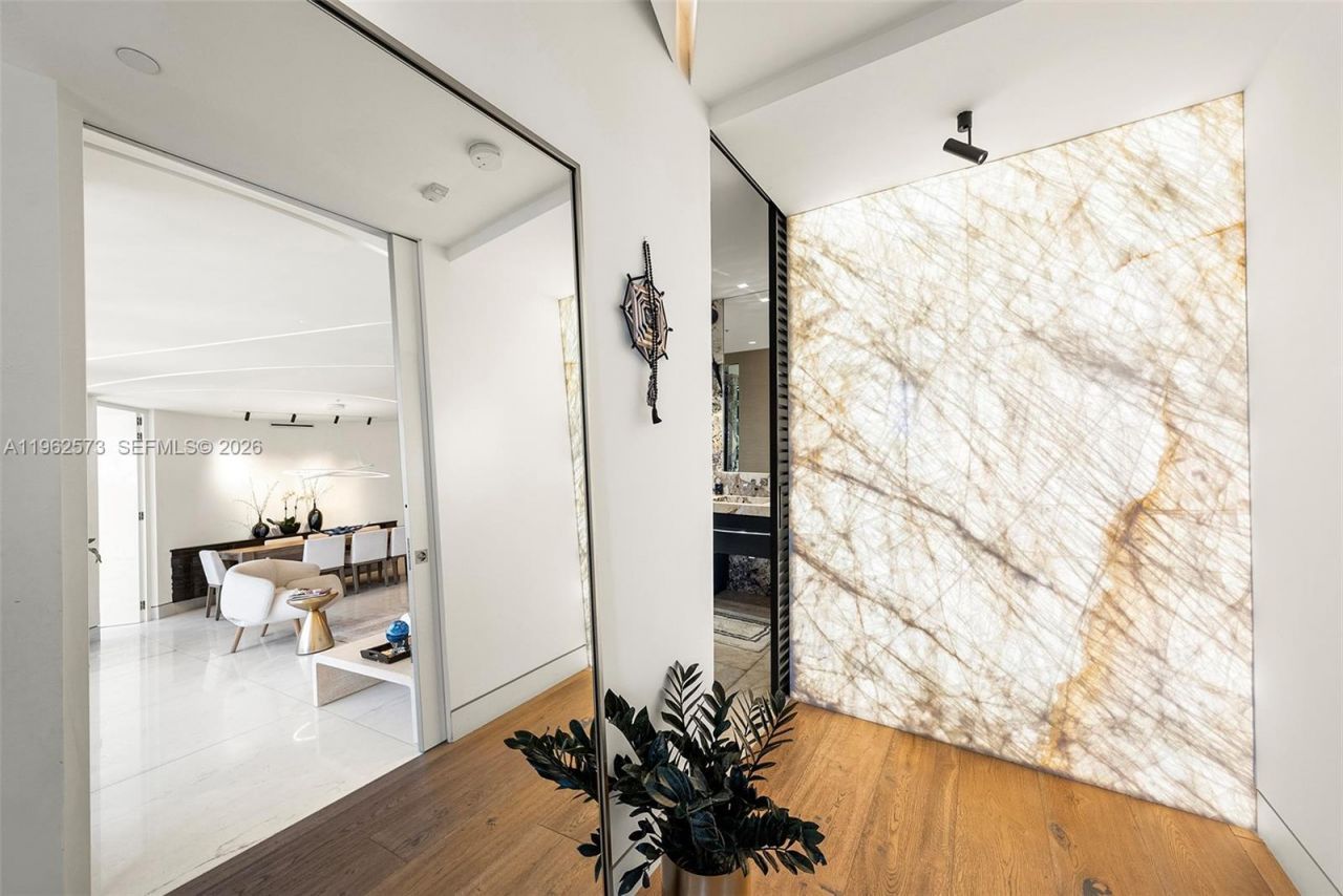 747 Crandon Blvd, Unit 409, Key Biscayne, FL 33149 Photo