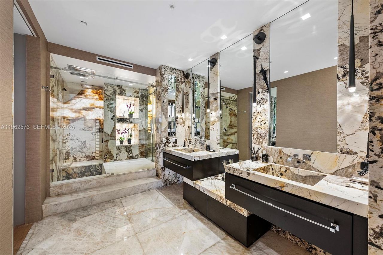 747 Crandon Blvd, Unit 409, Key Biscayne, FL 33149 Photo