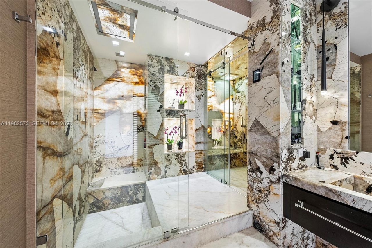 747 Crandon Blvd, Unit 409, Key Biscayne, FL 33149 Photo