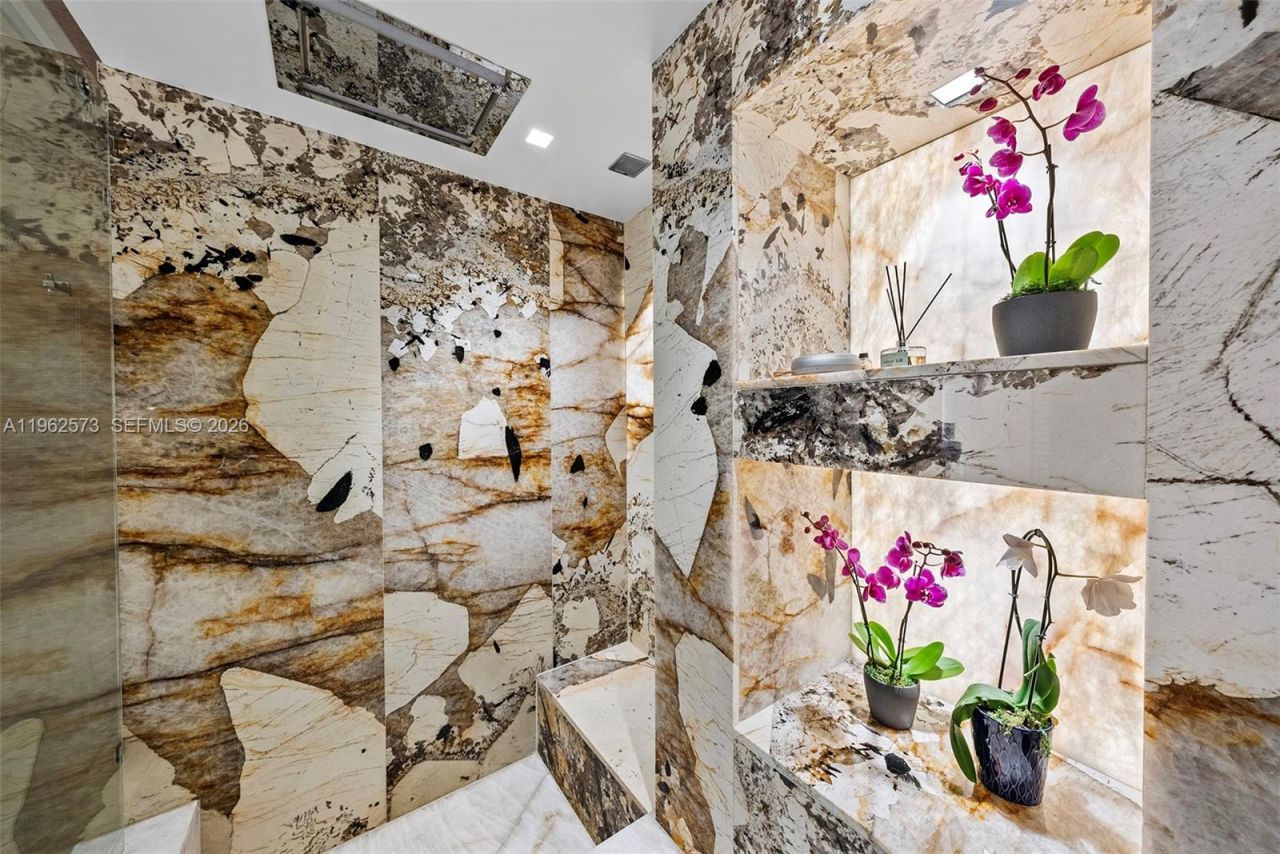 747 Crandon Blvd, Unit 409, Key Biscayne, FL 33149 Photo