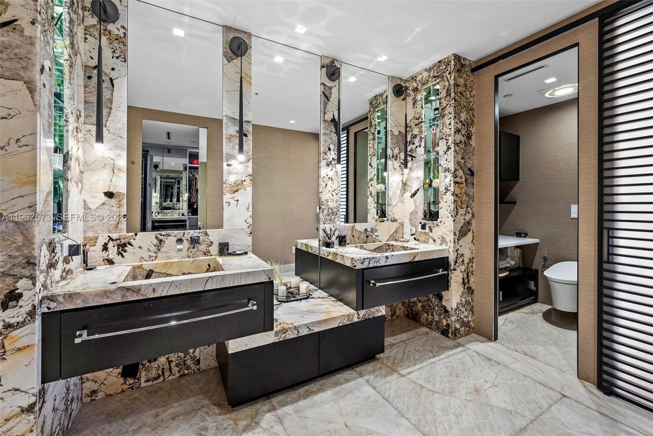 747 Crandon Blvd, Unit 409, Key Biscayne, FL 33149 Photo