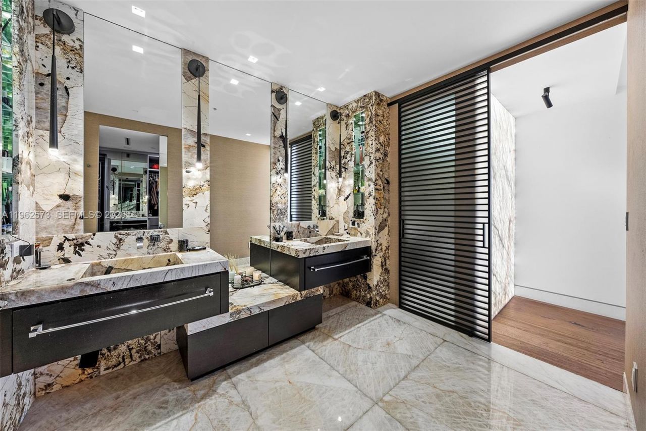 747 Crandon Blvd, Unit 409, Key Biscayne, FL 33149 Photo