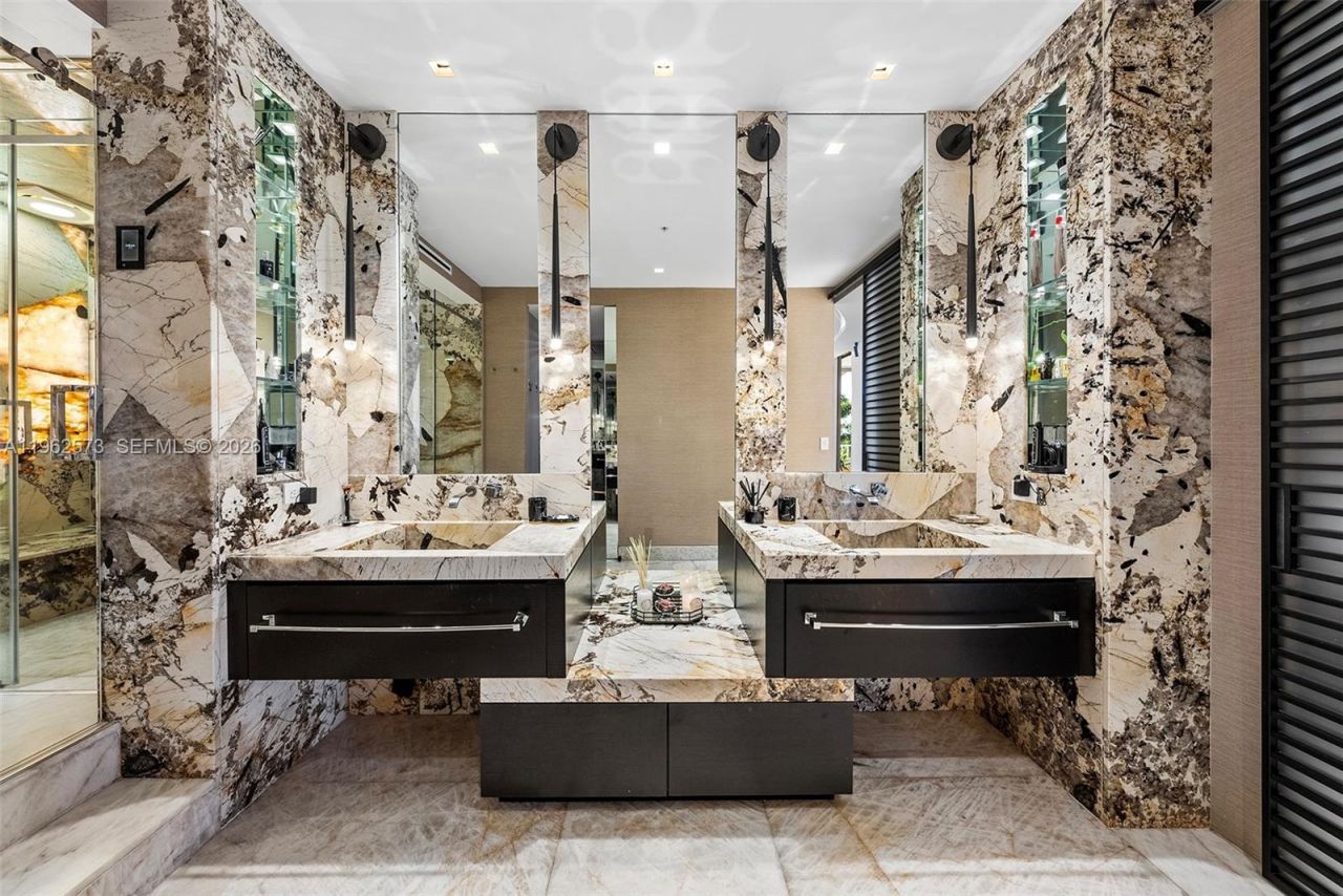 747 Crandon Blvd, Unit 409, Key Biscayne, FL 33149 Photo