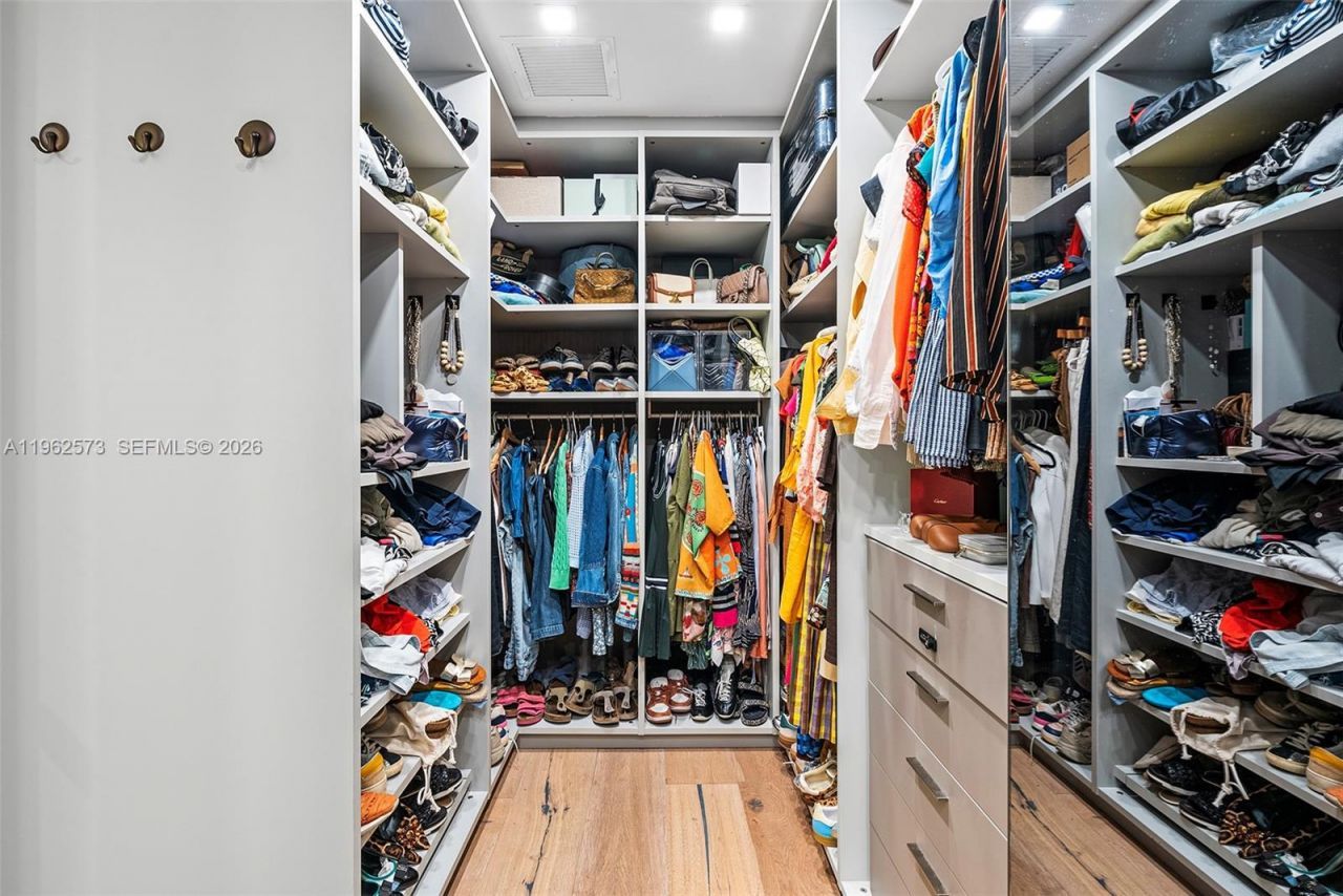 747 Crandon Blvd, Unit 409, Key Biscayne, FL 33149 Photo