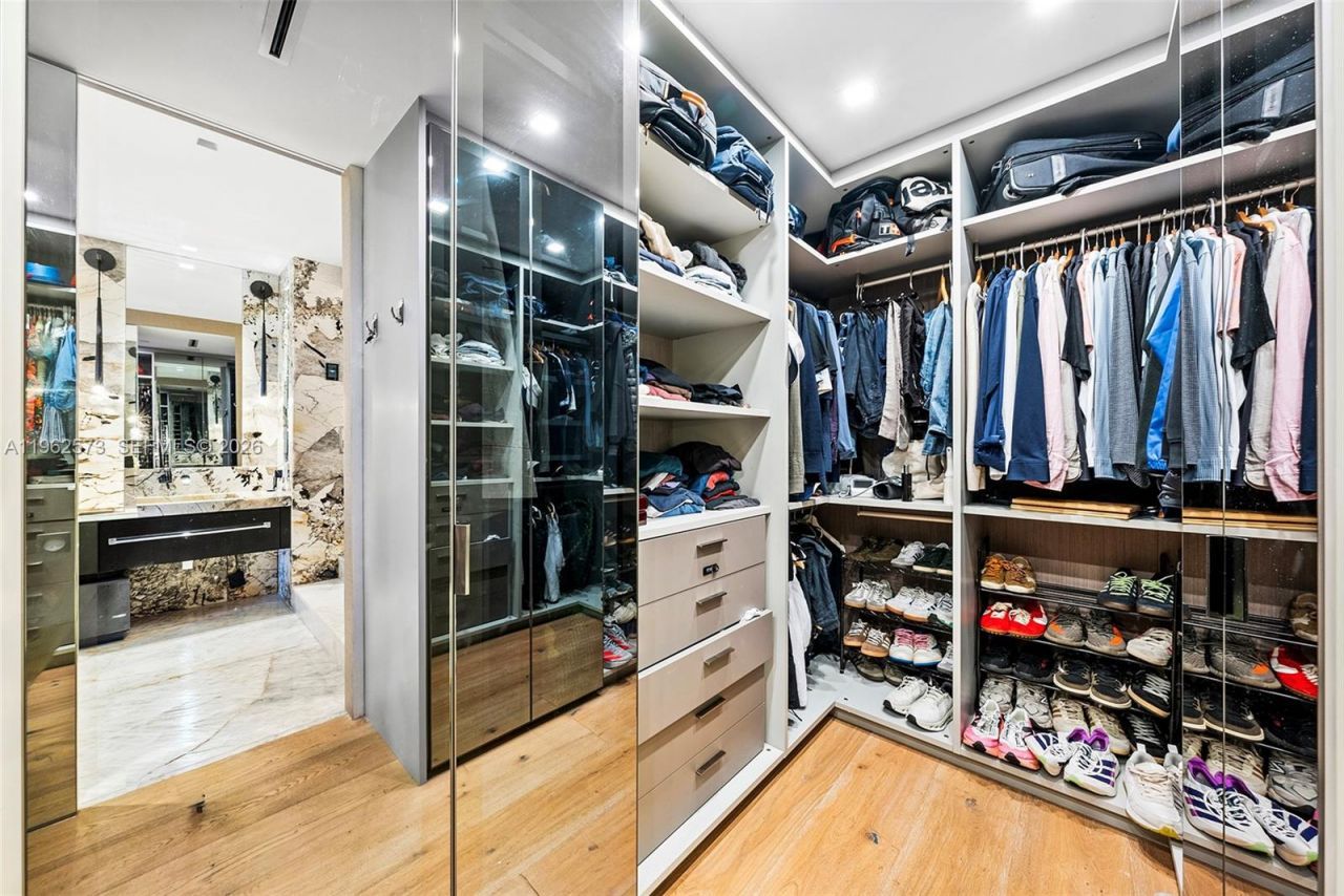 747 Crandon Blvd, Unit 409, Key Biscayne, FL 33149 Photo