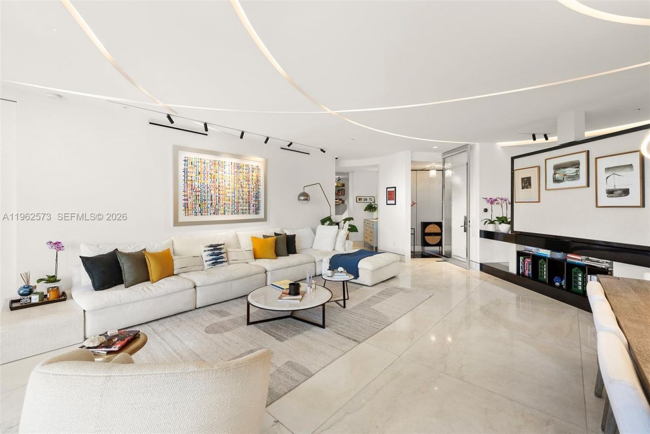 747 Crandon Blvd, Unit 409, Key Biscayne, FL 33149 Photo