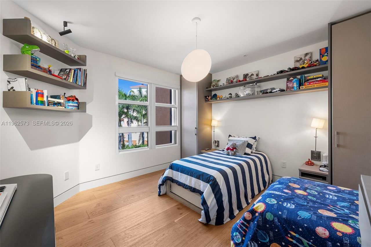 747 Crandon Blvd, Unit 409, Key Biscayne, FL 33149 Photo