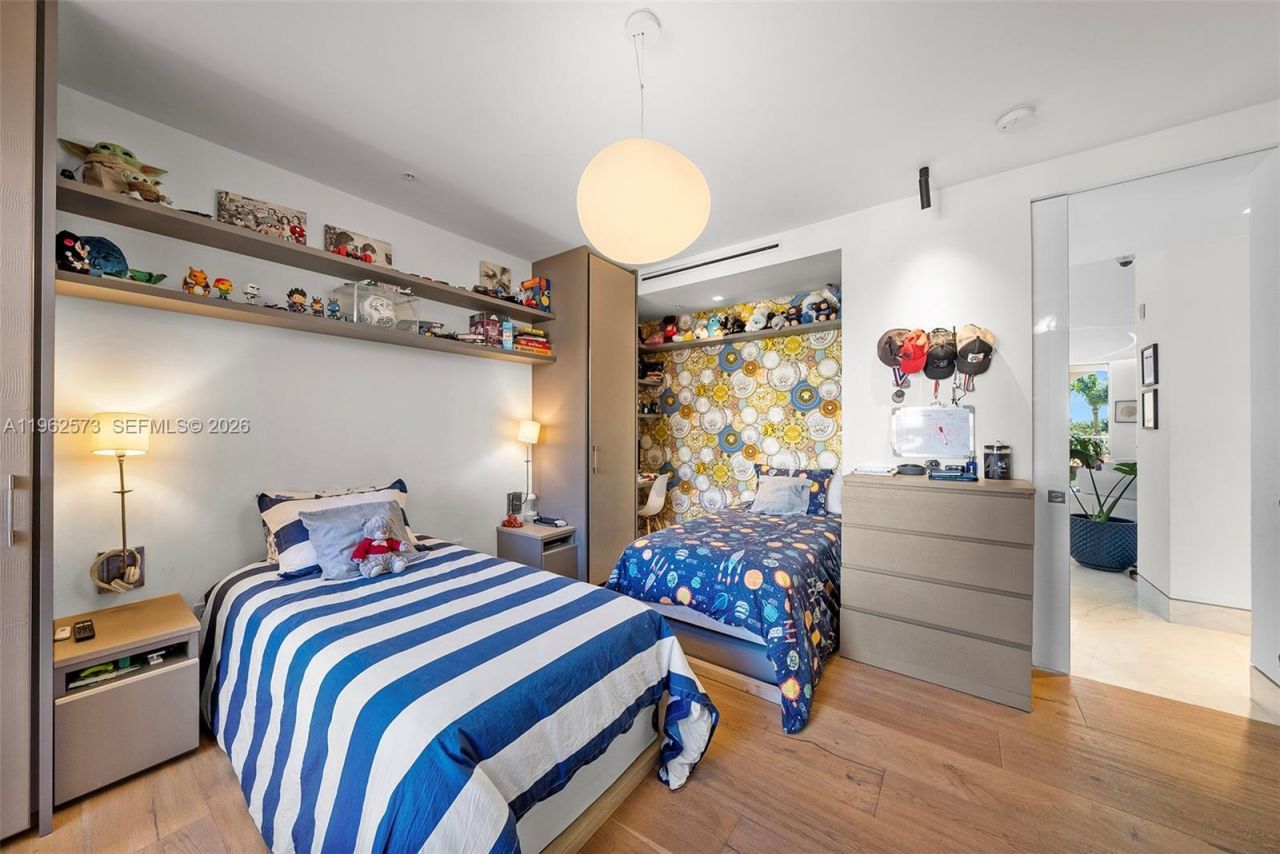 747 Crandon Blvd, Unit 409, Key Biscayne, FL 33149 Photo