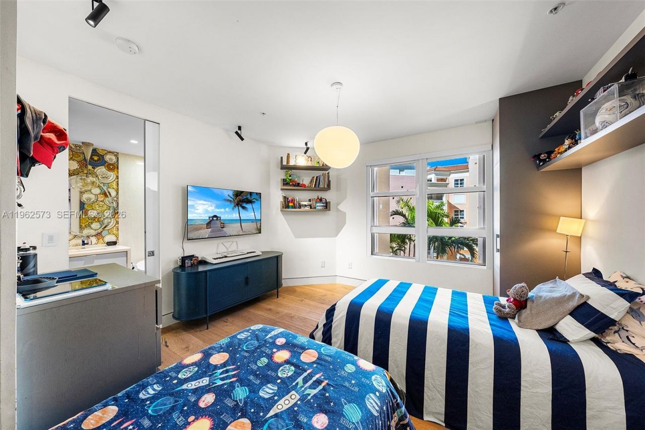 747 Crandon Blvd, Unit 409, Key Biscayne, FL 33149 Photo