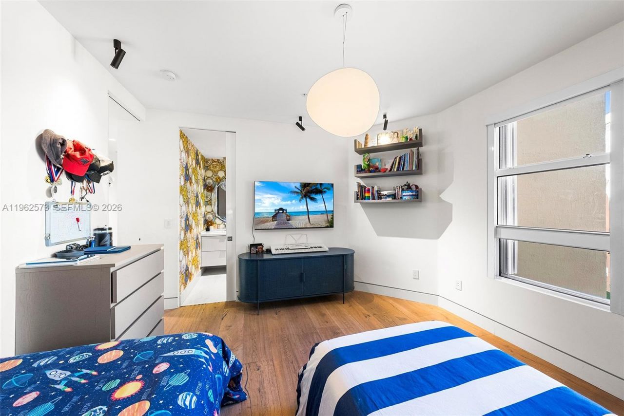 747 Crandon Blvd, Unit 409, Key Biscayne, FL 33149 Photo