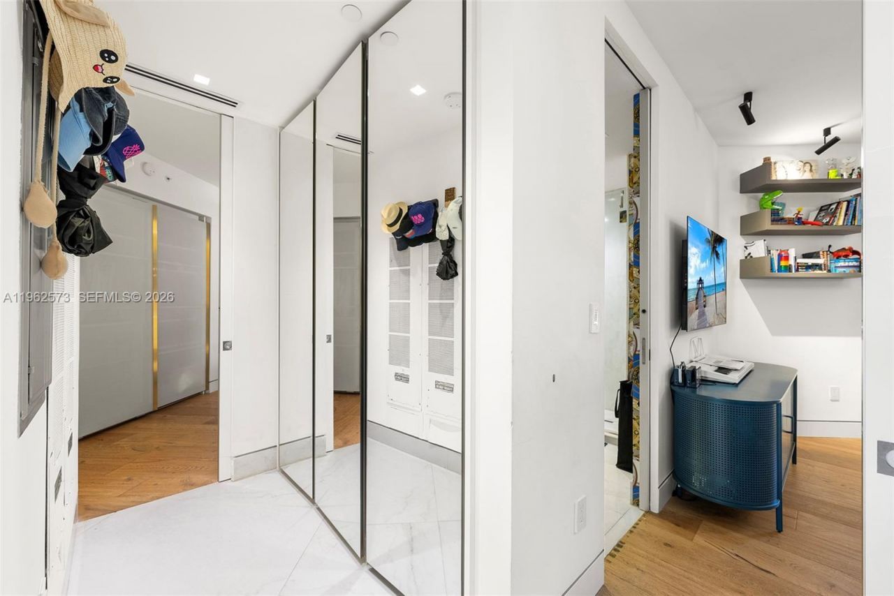 747 Crandon Blvd, Unit 409, Key Biscayne, FL 33149 Photo