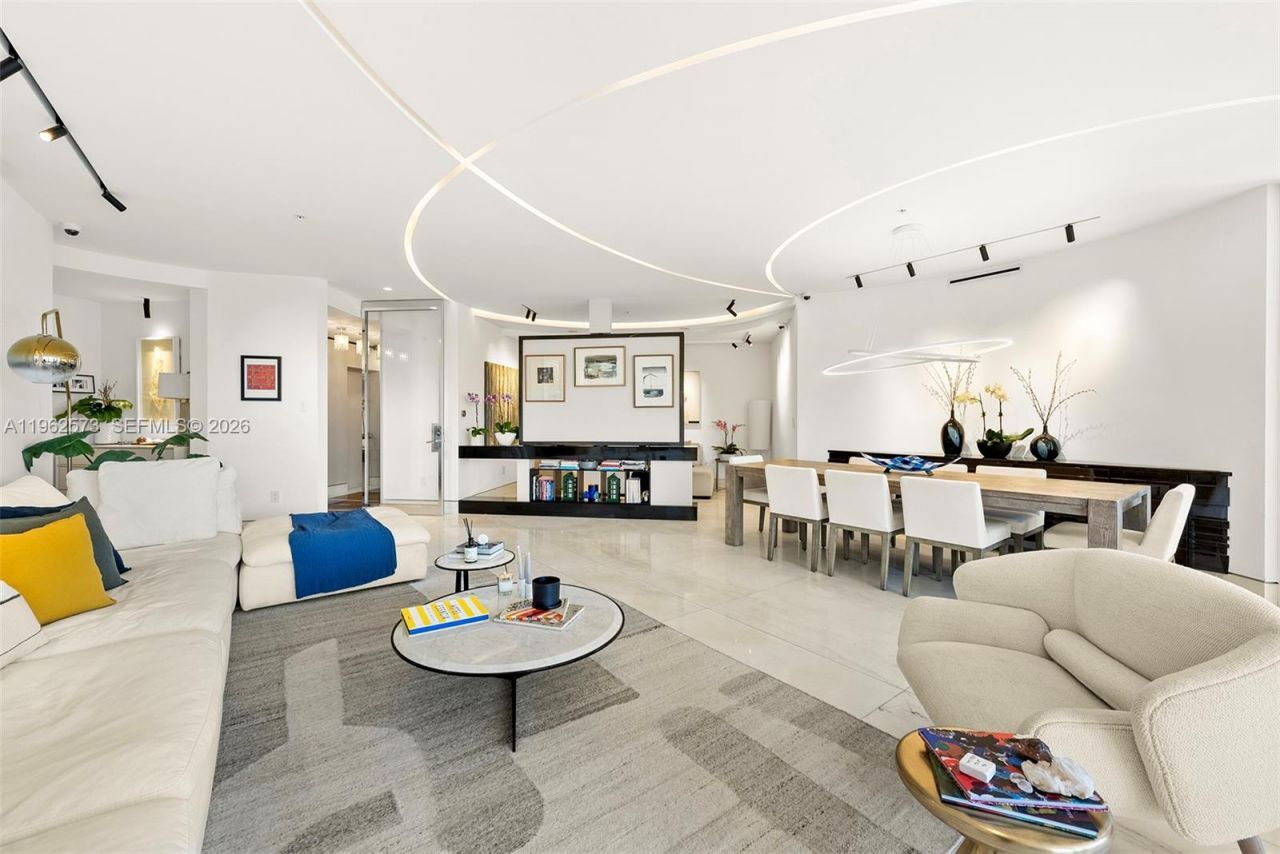 747 Crandon Blvd, Unit 409, Key Biscayne, FL 33149 Photo