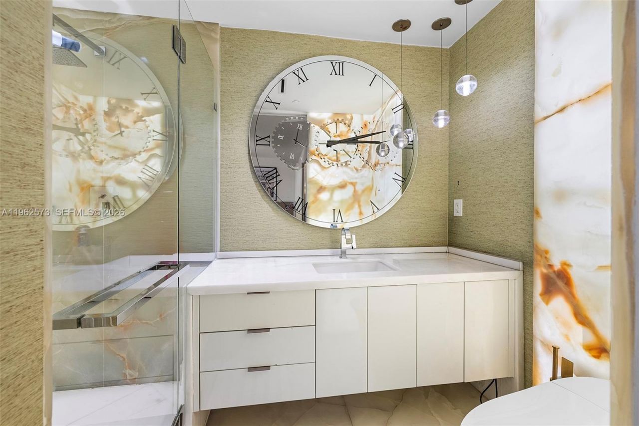 747 Crandon Blvd, Unit 409, Key Biscayne, FL 33149 Photo