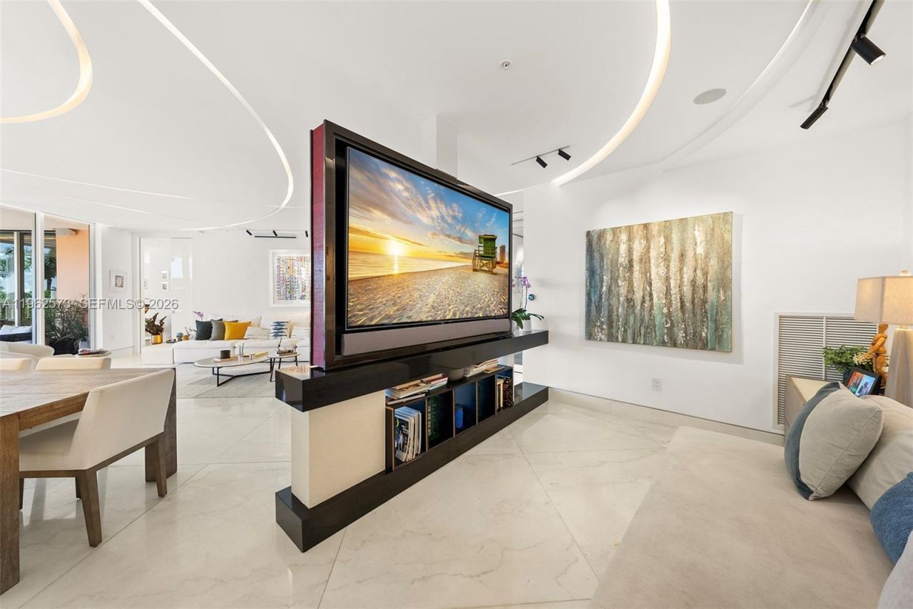 747 Crandon Blvd, Unit 409, Key Biscayne, FL 33149 Photo