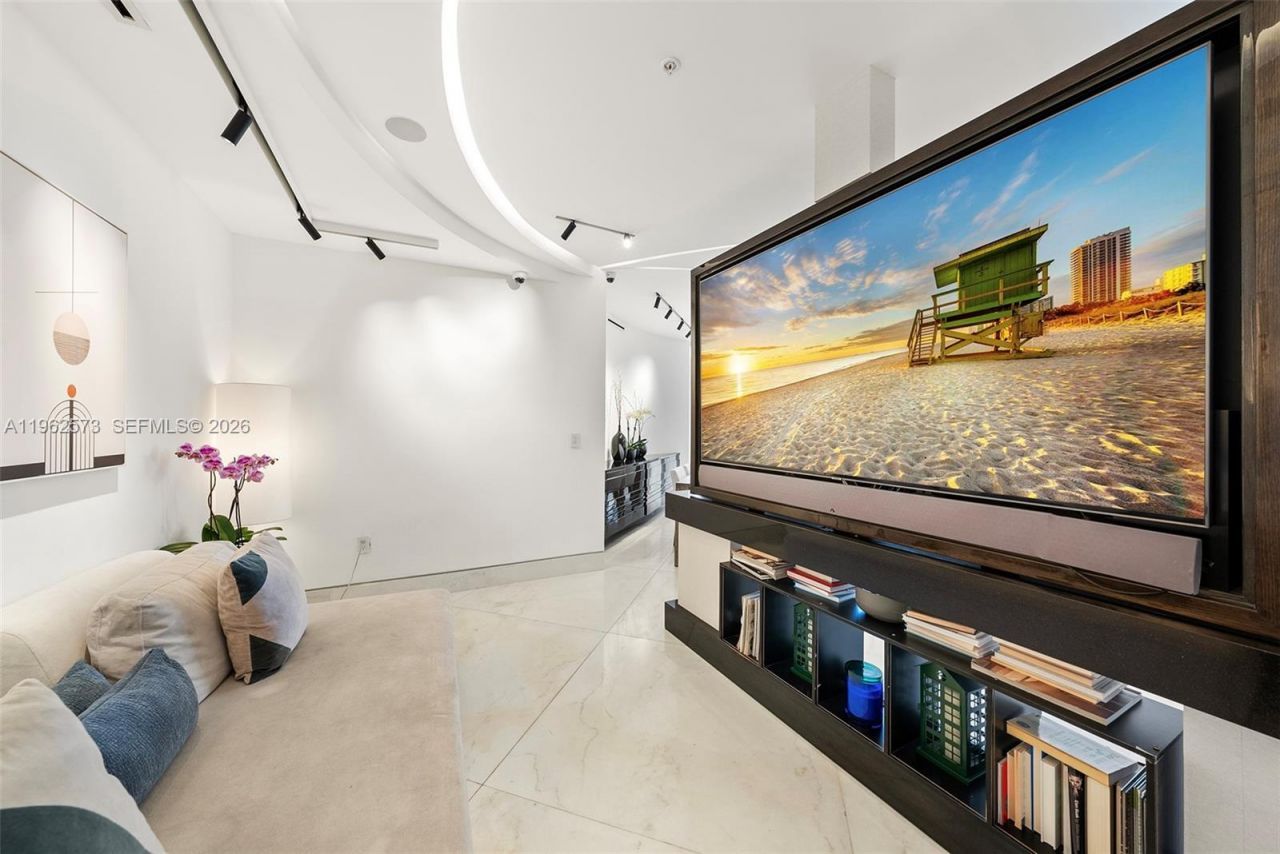 747 Crandon Blvd, Unit 409, Key Biscayne, FL 33149 Photo