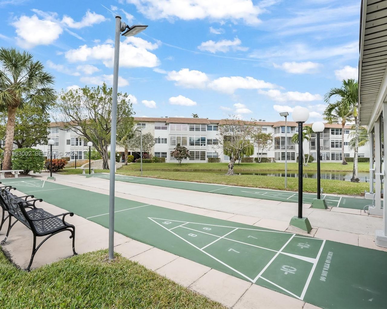 4805 NW 35th St, Unit 506, Lauderdale Lakes, FL 33319 Photo