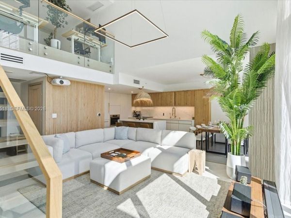 200 BISCAYNE BLVD WY, Unit 706, Miami, FL 33131