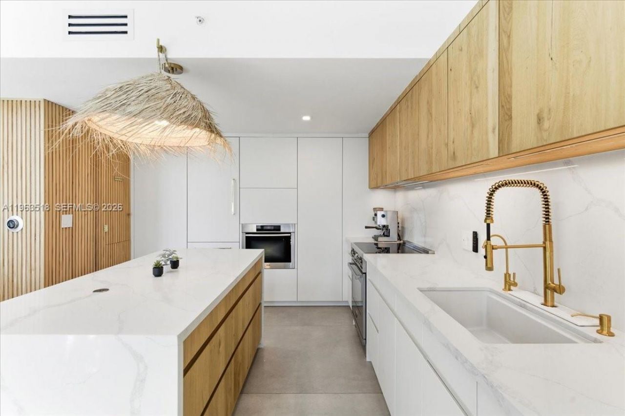 200 Biscayne Blvd Wy, Unit 706, Miami, FL 33131 Photo