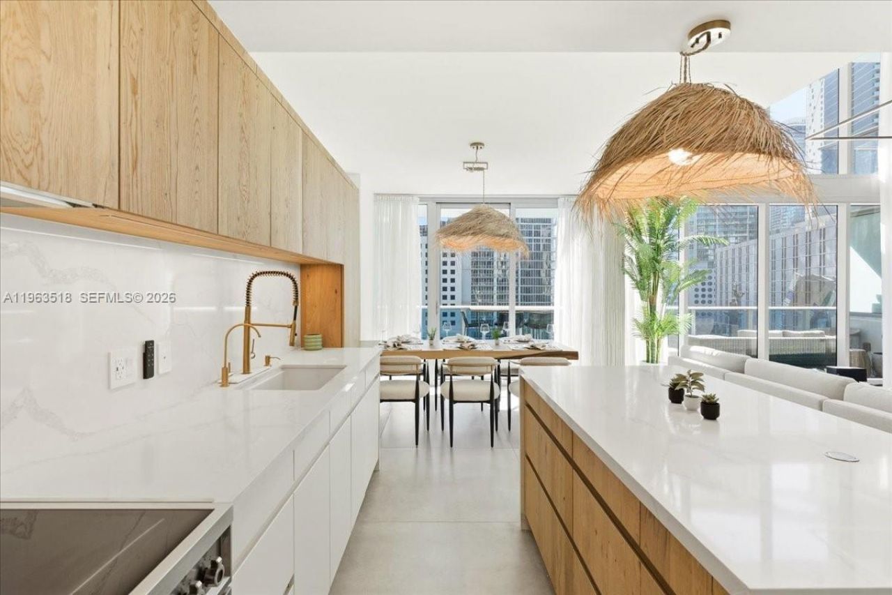 200 Biscayne Blvd Wy, Unit 706, Miami, FL 33131 Photo