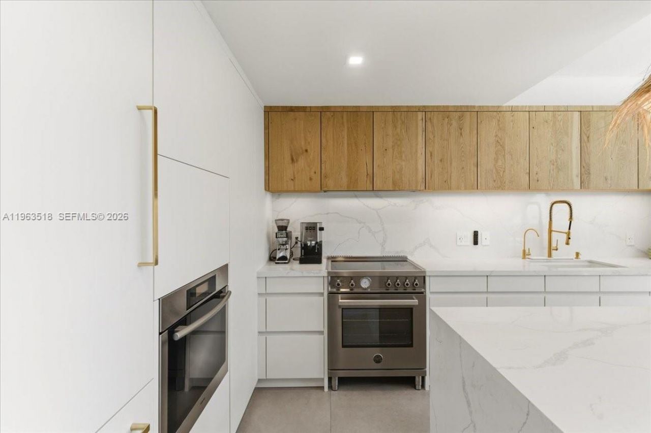 200 Biscayne Blvd Wy, Unit 706, Miami, FL 33131 Photo