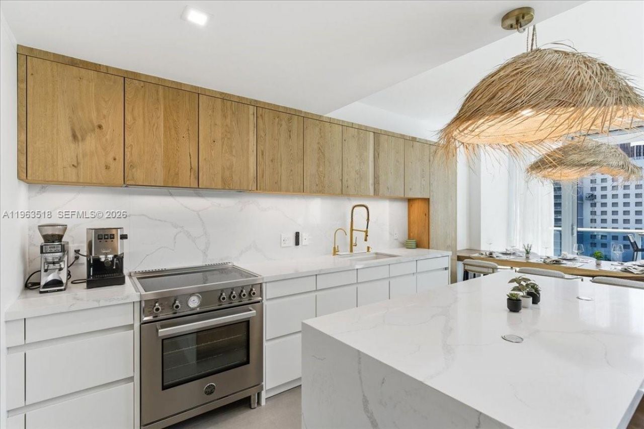 200 Biscayne Blvd Wy, Unit 706, Miami, FL 33131 Photo