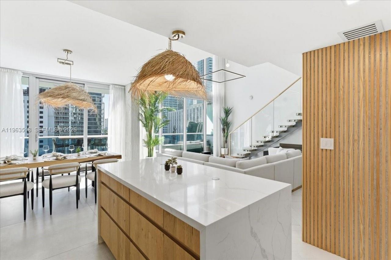 200 Biscayne Blvd Wy, Unit 706, Miami, FL 33131 Photo