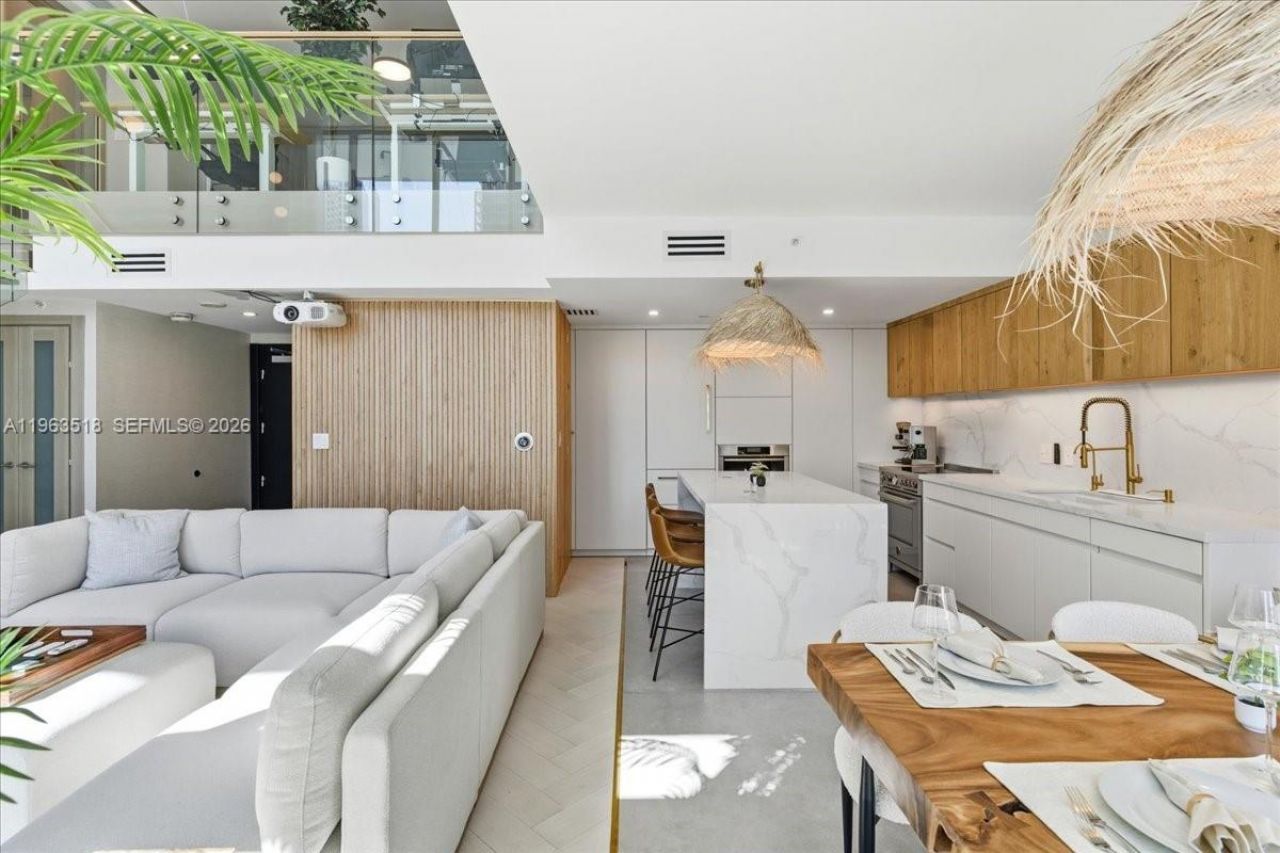 200 Biscayne Blvd Wy, Unit 706, Miami, FL 33131 Photo