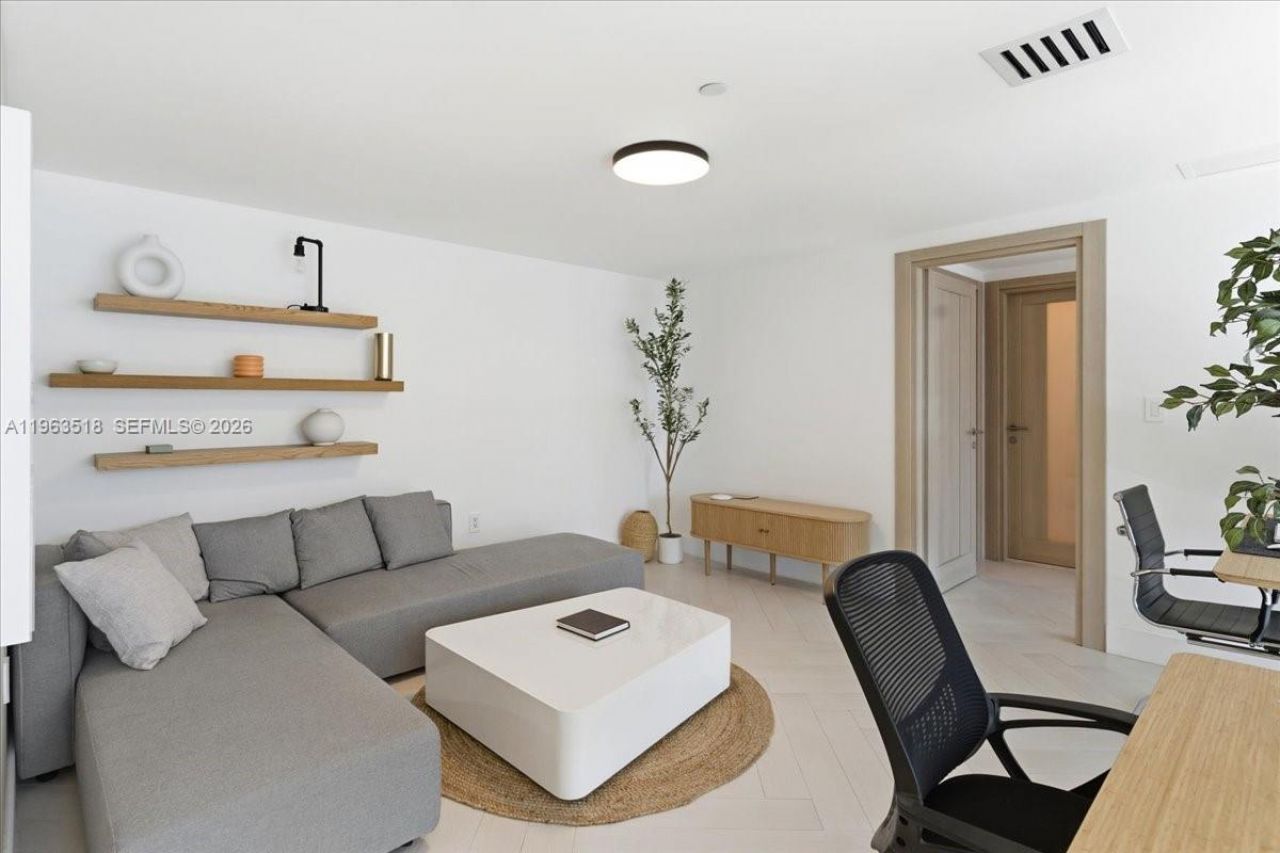 200 Biscayne Blvd Wy, Unit 706, Miami, FL 33131 Photo