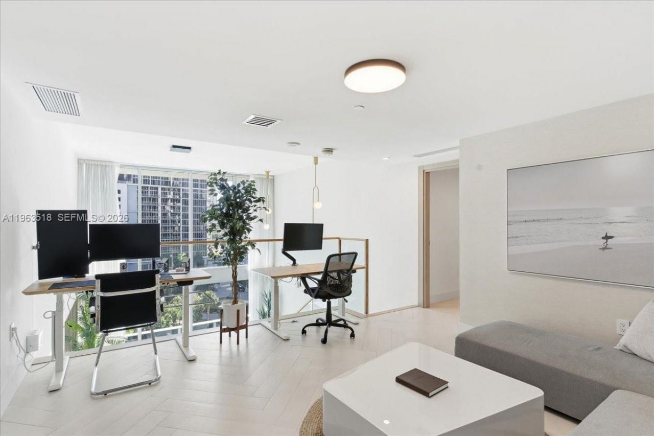 200 Biscayne Blvd Wy, Unit 706, Miami, FL 33131 Photo