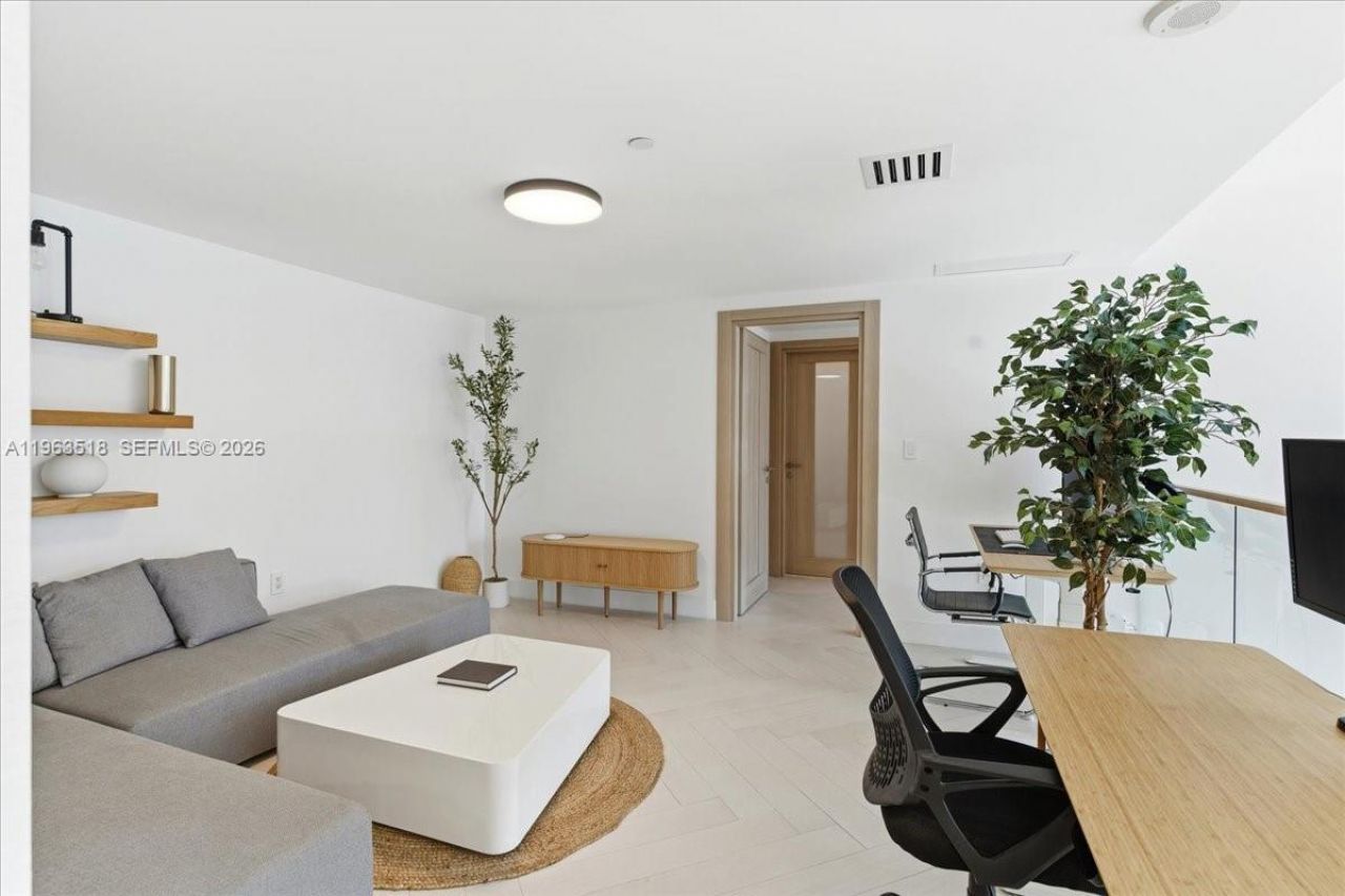 200 Biscayne Blvd Wy, Unit 706, Miami, FL 33131 Photo