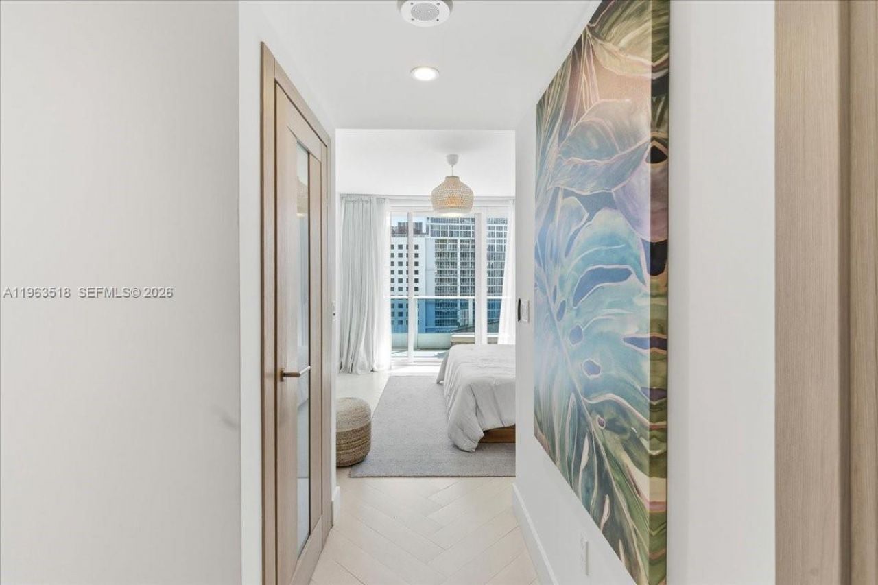 200 Biscayne Blvd Wy, Unit 706, Miami, FL 33131 Photo