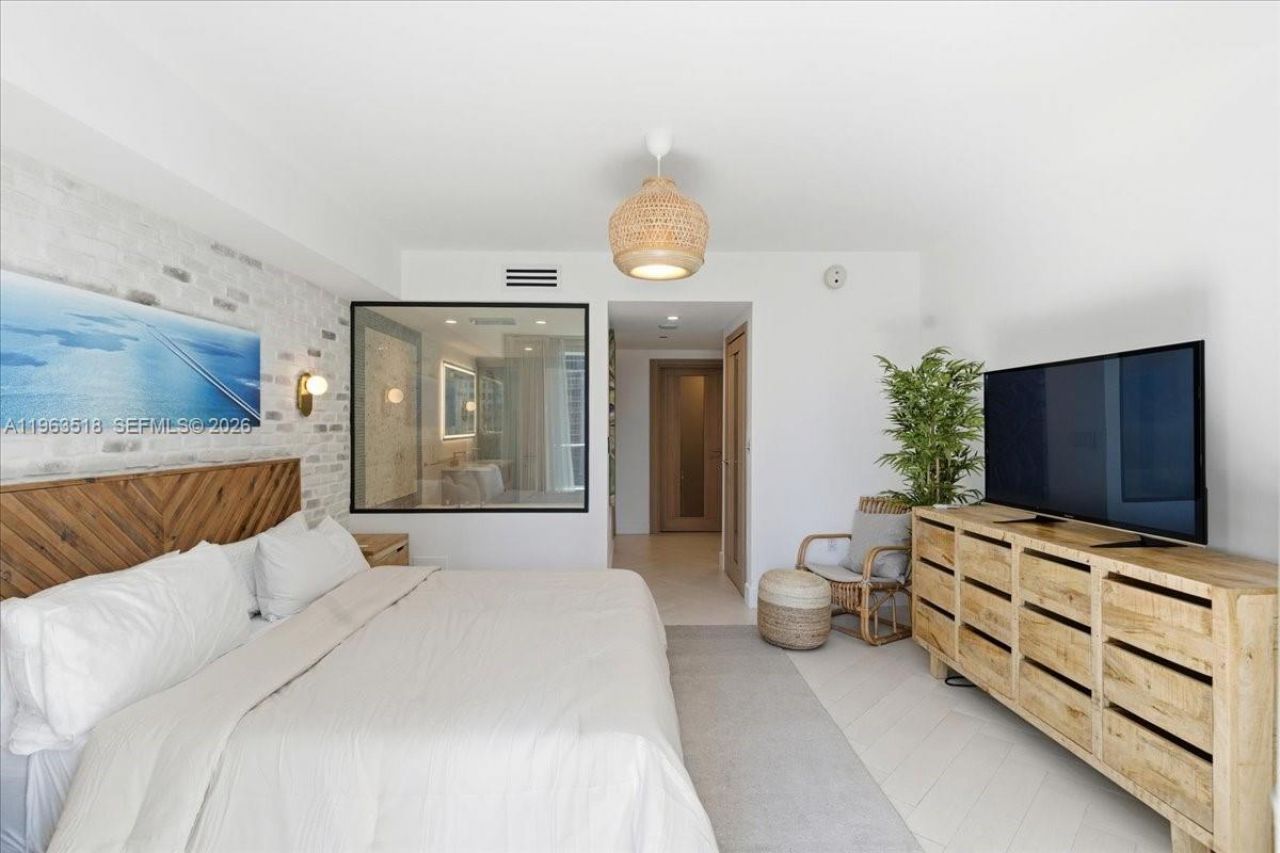 200 Biscayne Blvd Wy, Unit 706, Miami, FL 33131 Photo