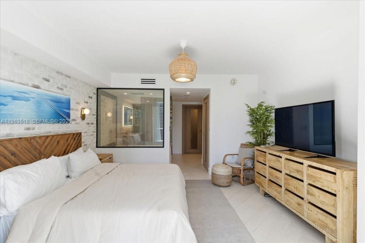 200 Biscayne Blvd Wy, Unit 706, Miami, FL 33131 Photo