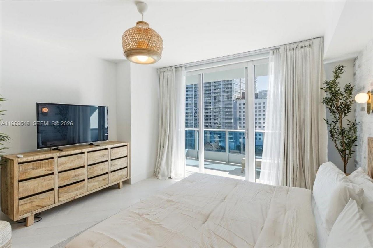 200 Biscayne Blvd Wy, Unit 706, Miami, FL 33131 Photo