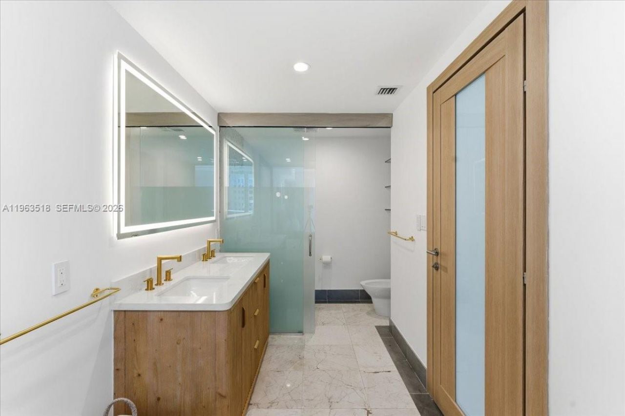 200 Biscayne Blvd Wy, Unit 706, Miami, FL 33131 Photo