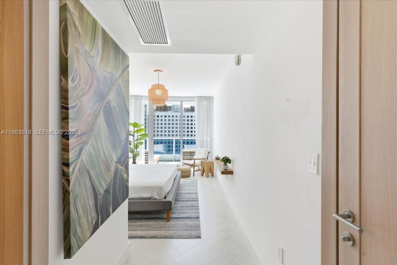 200 Biscayne Blvd Wy, Unit 706, Miami, FL 33131 Photo