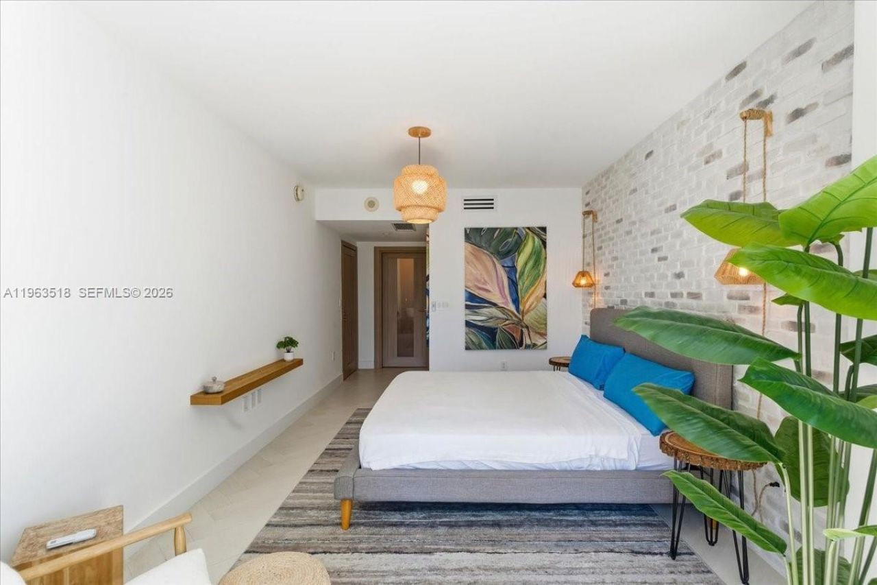 200 Biscayne Blvd Wy, Unit 706, Miami, FL 33131 Photo