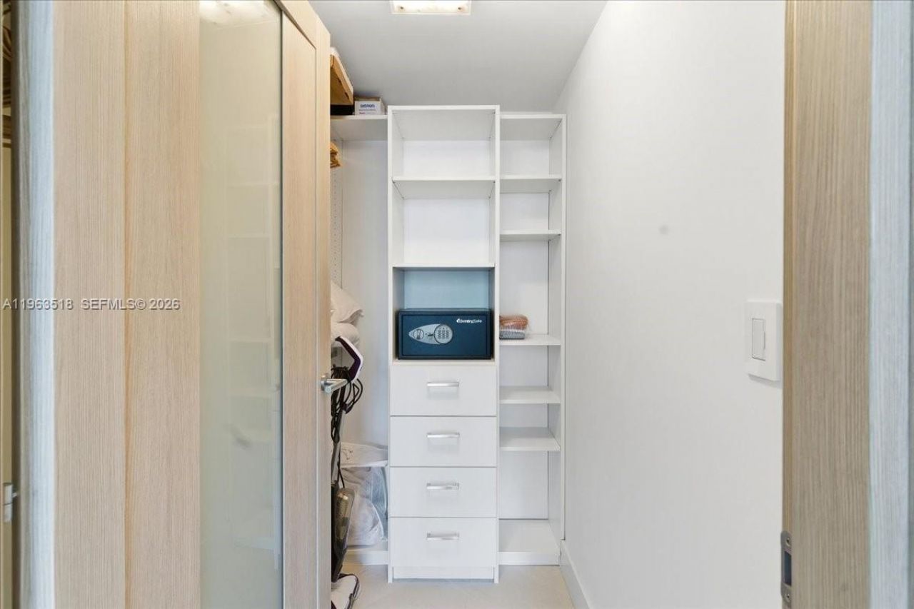 200 Biscayne Blvd Wy, Unit 706, Miami, FL 33131 Photo