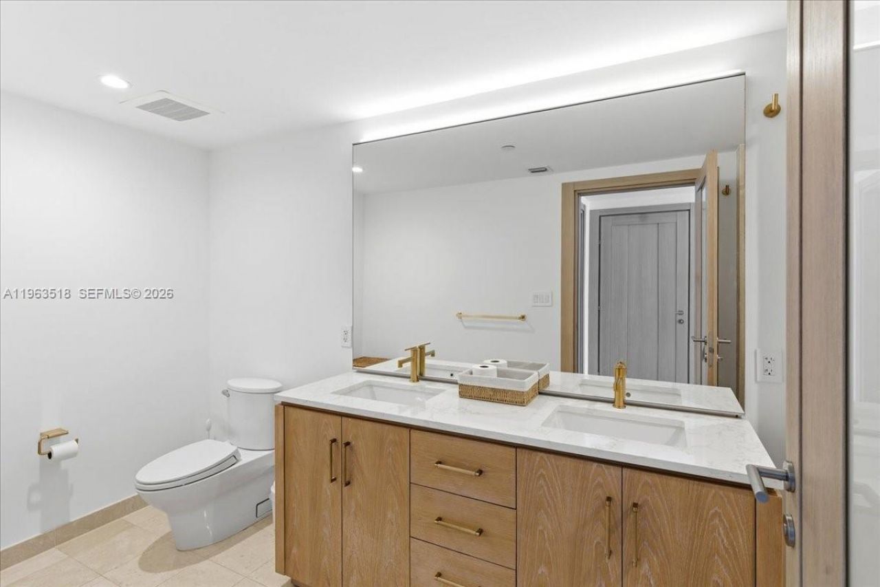 200 Biscayne Blvd Wy, Unit 706, Miami, FL 33131 Photo