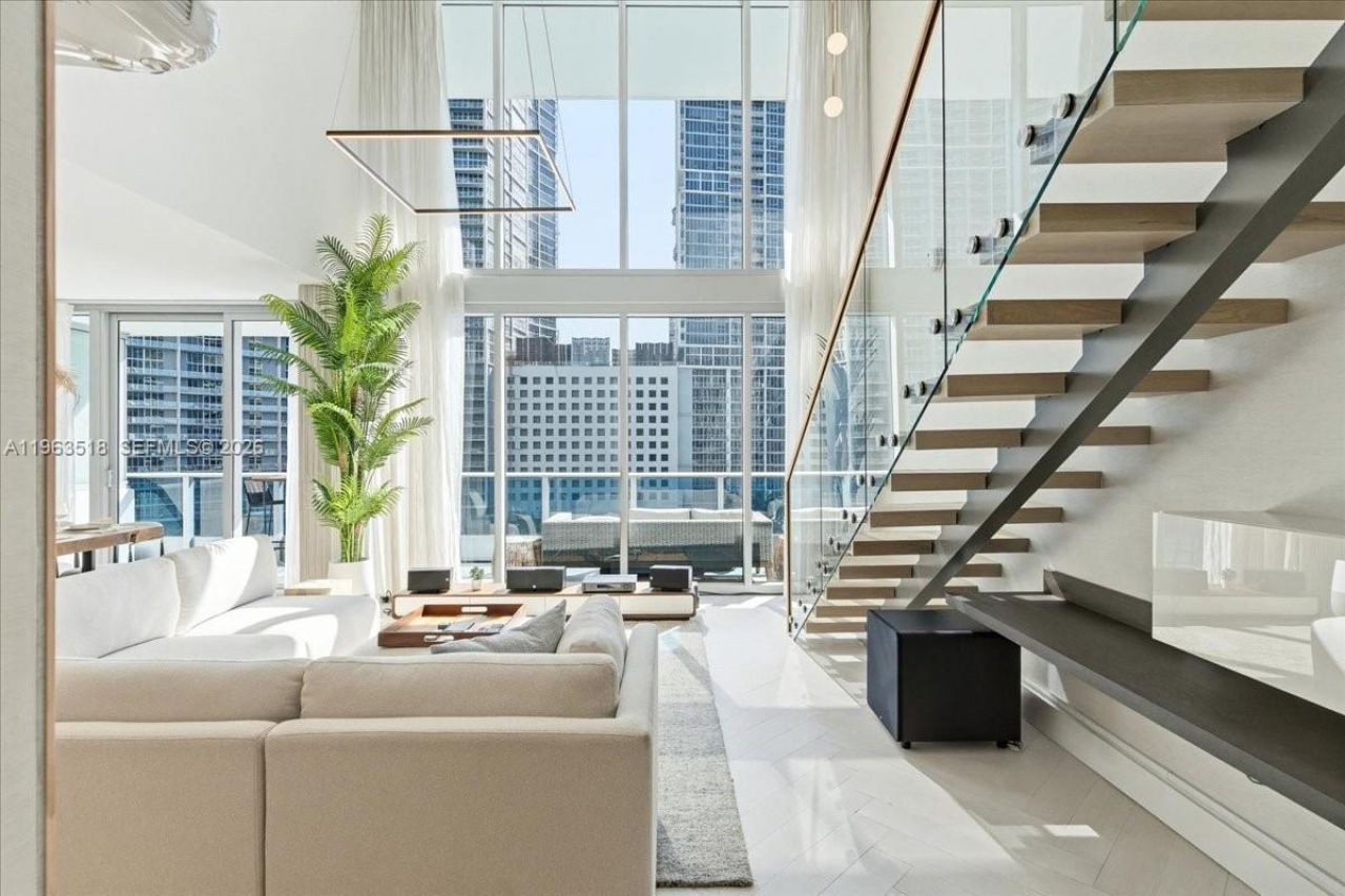 200 Biscayne Blvd Wy, Unit 706, Miami, FL 33131 Photo