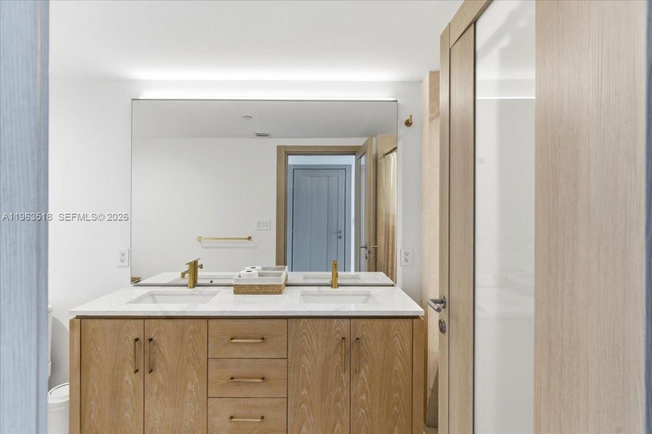 200 Biscayne Blvd Wy, Unit 706, Miami, FL 33131 Photo