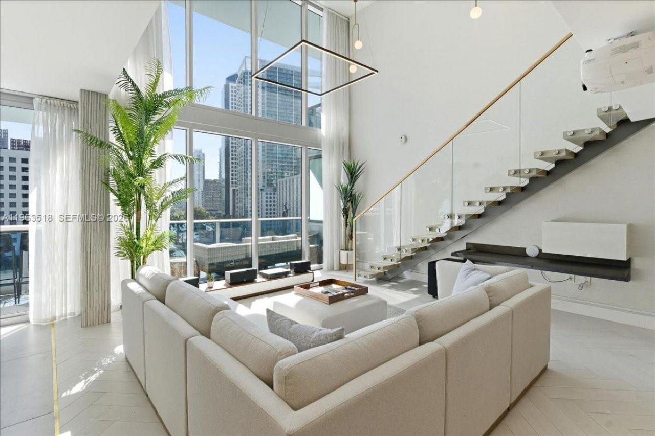 200 Biscayne Blvd Wy, Unit 706, Miami, FL 33131 Photo