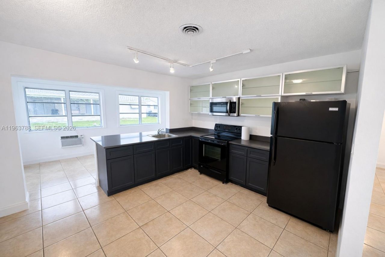 5404 NW 26th Rd, Tamarac, FL 33309 Photo