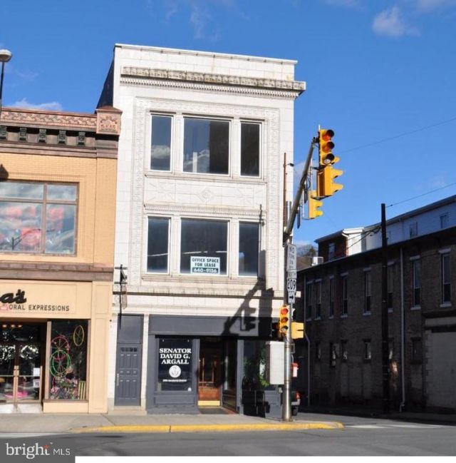 100 N CENTRE STREET, POTTSVILLE, PA 17901