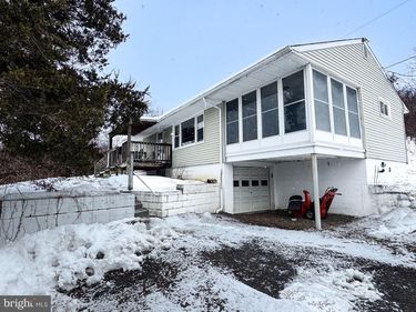 11070 CREEKSIDE DRIVE, HUNTINGDON, PA 16652