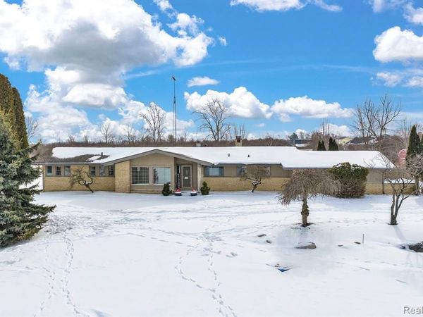 6800 Peck Road, Lexington Twp, MI 48450